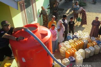BPBD Jember kirim air bersih saat sumur warga di Baban mengering