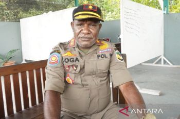 Satpol PP Mimika tertibkan PKL melalui pendekatan humanis