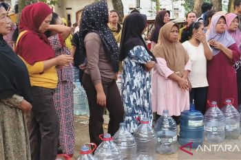 Pemkab Tangerang salurkan air bersih atasi dampak kekeringan