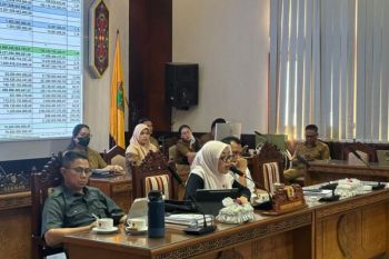 DPRD Kalteng ajak warga kibarkan merah putih sambut HUT RI