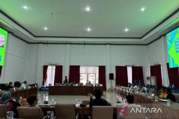 DPRD Barsel bahas perselisihan eks pekerja dengan dua perusahaan