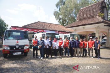 PMI NTB distribusikan air bersih untuk lima daerah terdampak kekeringan