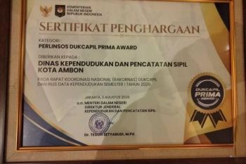 Pemkot Ambon raih Perlinsos Dukcapil Prima Award dari Kemendagri