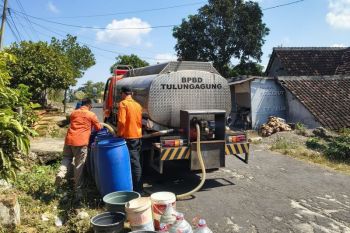 BPBD Tulungagung salurkan air bersih ke dua desa terdampak kekeringan