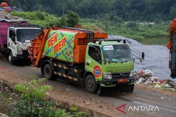 Kota Bandung siapkan 100 unit truk angkut sampah ke TPPAS Legok Nangka