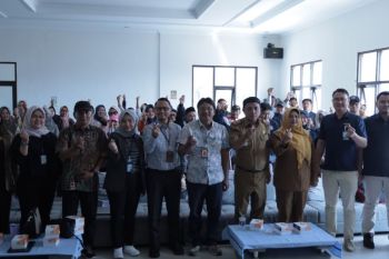 OJK bersama TPAKD memperkuat UMKM melalui program EKI di Garut