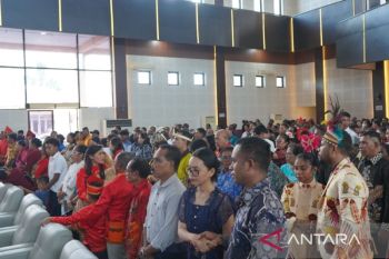Dukcapil Mimika fasilitasi 103 pasangan ikut nikah massal