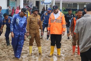 Pemkot Padang targetkan pembersihan 92 sekolah terdampak banjir rampung dua hari
