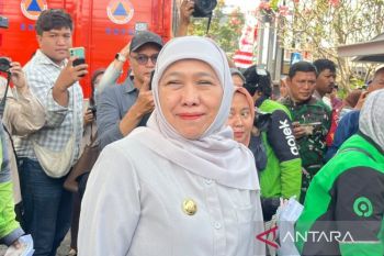 Gubernur Khofifah upayakan helikopter "water bombing" beroperasi di Bromo besok