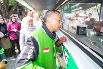 Khofifah bebaskan denda PKB pengemudi ojol hingga akhir Agustus