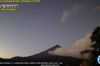 Warga harus patuhi radius bahaya Gunung Karangetang usai guguran lava