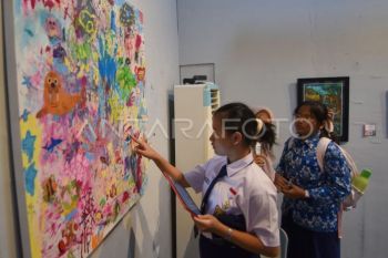 Pameran seni rupa karya anak di Padang