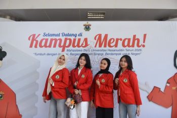 Unhas bagikan 6.970 almamater gratis kepada maba