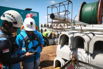 PLN nyalakan listrik perdana di Pulau Dudepo