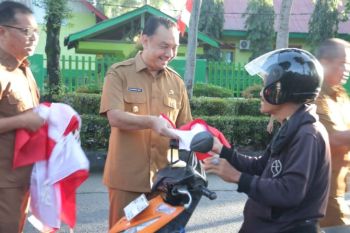 Pemkab Agam bagikan 33 ribu bendera ke warga semarakan HUT RI