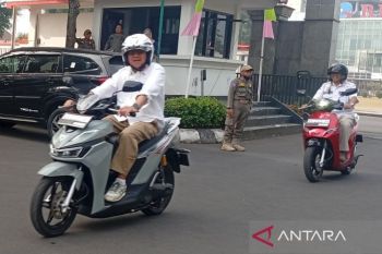 Banyumas kaji pengadaan motor listrik untuk kades dan penilik sekolah
