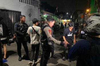 Brimob Polda Metro Jaya sita motor saat bubarkan balap liar di Jaktim