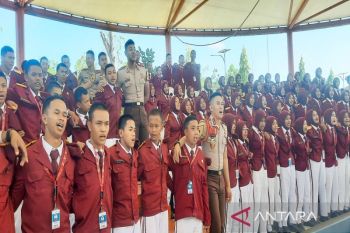 Taruna Akpol-Akmil bentuk kedisiplinan siswa Sekolah Rakyat di Kalsel