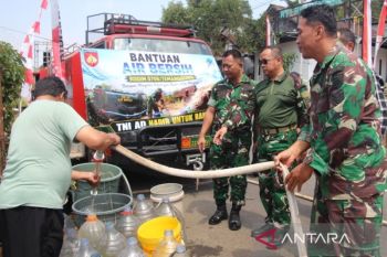 Kodim Temanggung menyalurkan air bersih di Dusun Bugen