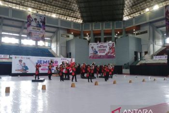 Peserta dari Thailand ikuti International Jember Marching Carnival