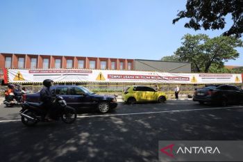 Pemkot Bandung denda pengelola videotron sebesar Rp100 juta usai tebang pohon Jalan Riau