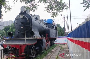 KAI Divre I Sumut rawat monumen lokomotif berusia 113 tahun