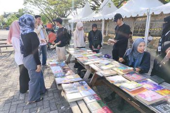 Komunitas di Tanah Bumbu buka lapak baca di Bandara Bersujud
