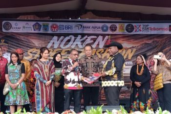 Kemenkum Papua beri tiga sertifikat perlindungan produk UMKM di Jayawijaya