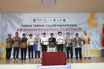 244 penerima beasiswa Gubernur Jabar Non-APBD kuliah di Nusa Putra University