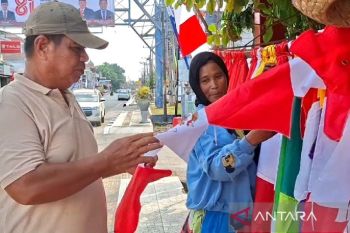 Semarak peringatan kemerdekaan dongkrak penjualan bendera di Sampit