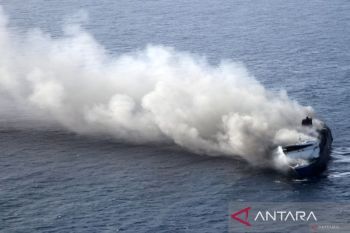 Basarnas akhiri monitoring KMP Mutiara Sentosa II yang terbakar di perairan Pulau Madura