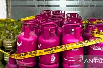 Pelaku pengoplos LPG subsidi di Karawang diciduk