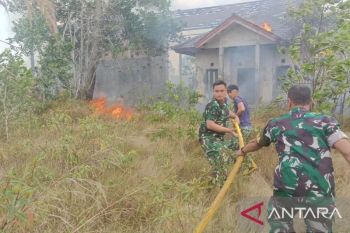 Kodim 0432-Damkar Bangka Selatan gerak cepat atasi kebakaran lahan