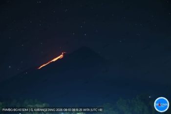 Luncuran lava pijar Gunung Karangetang tak jangkau permukiman warga Sitaro
