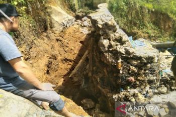 SMGP bantu pipa perbaikan irigasi jebol di Huta Lombang