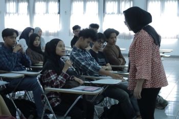 OJK gencarkan edukasi mahasiswa untuk waspada aktivitas keuangan ilegal