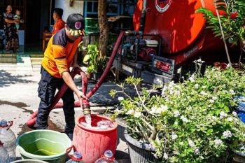 Pemkab Gunungkidul menyalurkan 37 tangki air bersih ke Rongkop