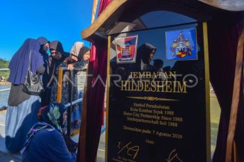 Peresmian jembatan Hildesheim di Padang