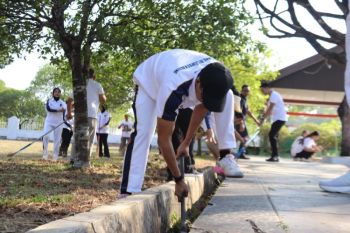 Maknai HUT ke-81 RI, Kanwil Ditjenpas Kalteng bersihkan TMP Sanaman Lampang