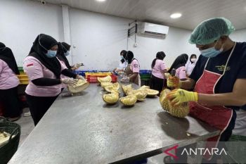 Central Sulawesi ships 7,344 tons of durian to China