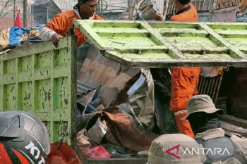 Satpol PP Karawang tertibkan puluhan bangunan liar di wilayah perkotaan