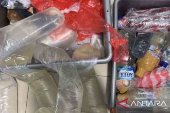 Polisi sita 25 liter sopi dan sembilan sajam di Pelabuhan Ambon