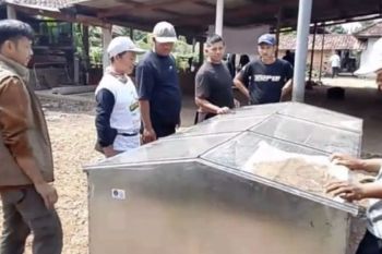 UNU Lampung hilirisasi teknologi pengering surya untuk pakan mandiri Gapoktan