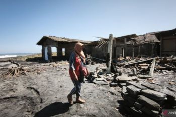 SRI DIY evakuasi warga pesisir usai gelombang tinggi robohkan rumah