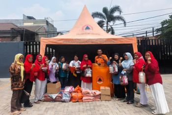 BPBD salurkan bantuan untuk korban kebakaran pabrik bingkai di Jaktim