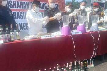 Kejari Pasaman Barat musnahkan barang bukti dari 56 perkara tindak pidana