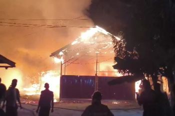 Kebakaran di simpang Samekto Sampit timbulkan kerugian ratusan juta