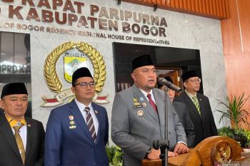 Bupati Bogor respons polemik pemasangan bendera di Rancabungur