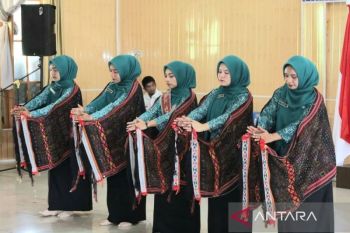 Semarak HUT RI, kader PKK Madina tampilkan seni Tor-tor