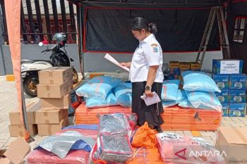 Kelurahan siapkan tenda pengungsian korban kebakaran pabrik di Jaktim